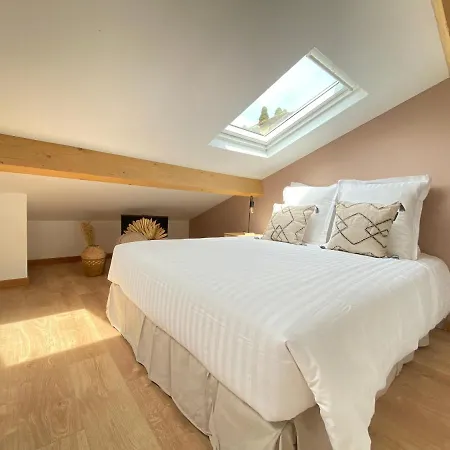 Montee Fleurie Apartment *