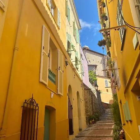 Apartment Montee Fleurie