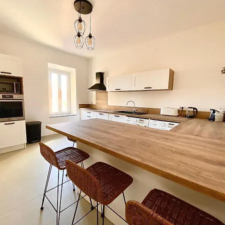 Apartment Montee Fleurie