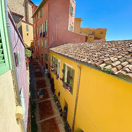 Montee Fleurie Apartment *